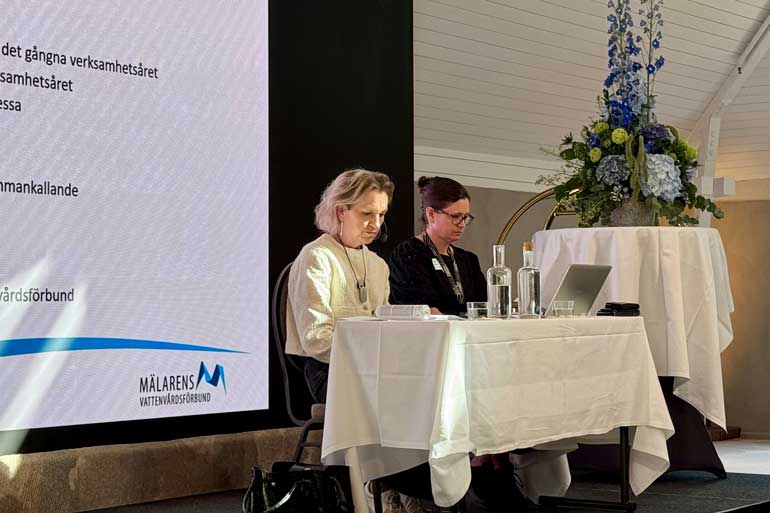 Boel Godner, kommunstyrelsens ordförande i Södertälje och Elin Ångman, projektledare på Mälarens vattenvårdsförbund